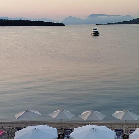 Marmel Seaside Apartment-brandnew Beachfront In Apartment Nydri (Lefkada)